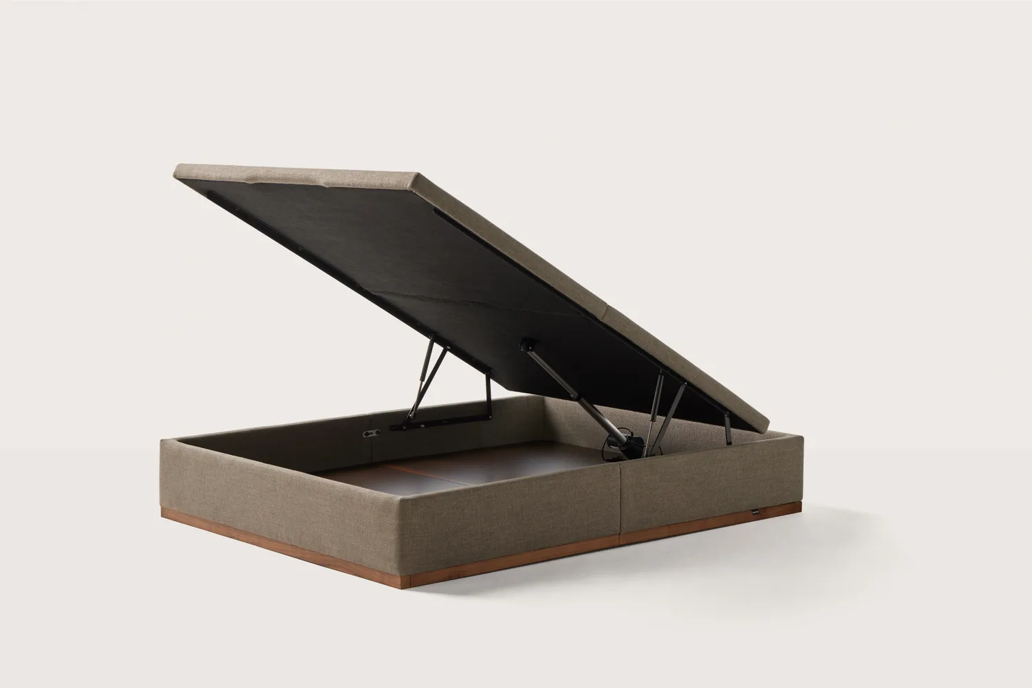 Boxspringbett mit geschlossener Liegefläche